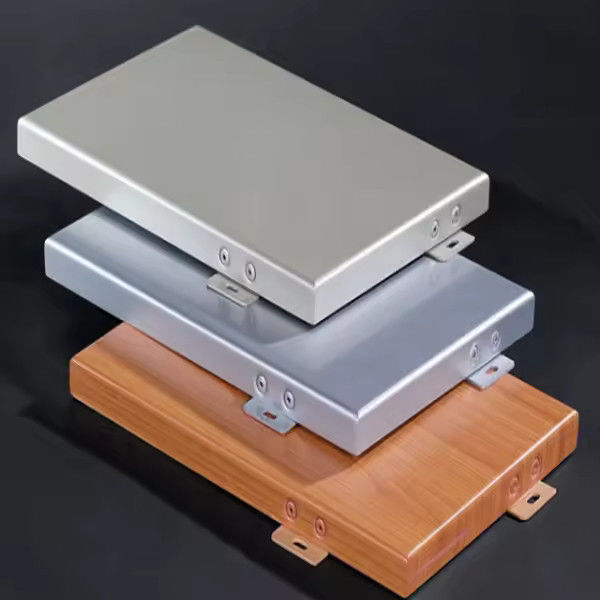 Sistema di rivestimento per pareti in alluminio con resistenza alla pressione del vento di 4,2 kPa e permeabilità all'aria di 3,0 m3/(m2·h)