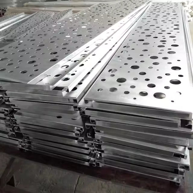 Pannello composito di alluminio ad alta resistenza acustica con elevata resistenza alla corrosione Lunghezza 2440 mm