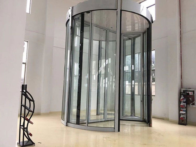Porta girevole automatica a due ali Yiwan con varie opzioni di decorazione superficiale