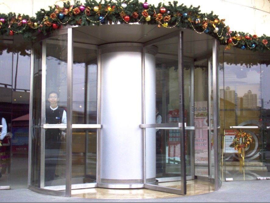 Porta girevole automatica a due ali per grandi edifici commerciali dall'aspetto nobile