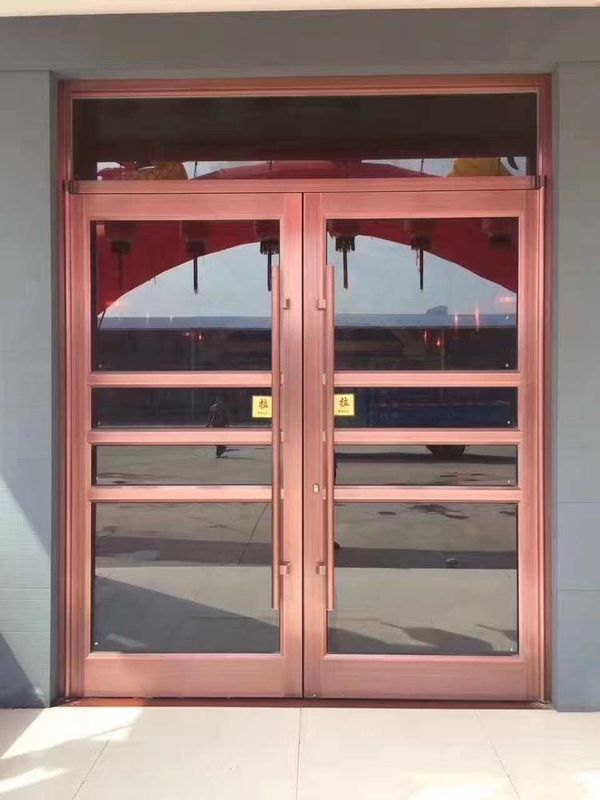Porta principale di un negozio KFC