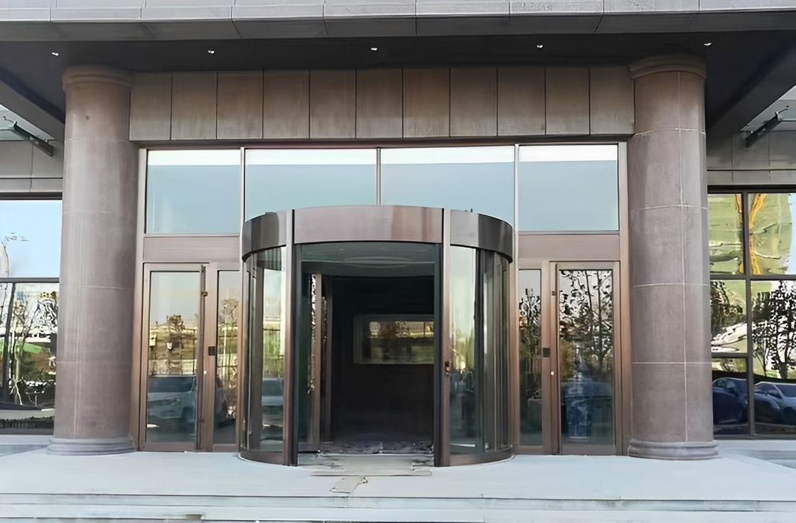 Fabbricante Porta girevole completamente automatica a vetro a autoinduzione per hotel Edificio commerciale